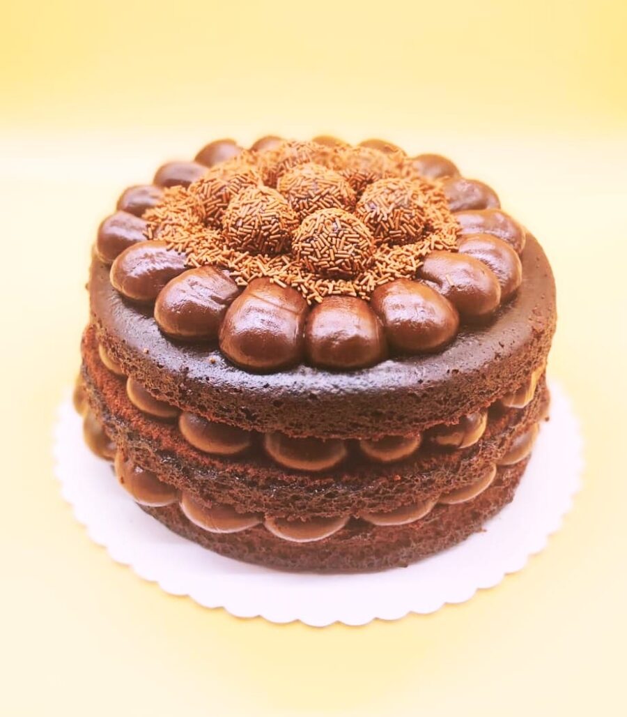 Naked cake de chocolate