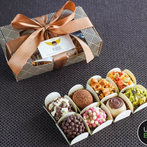 Caixa com 8 brigadeiros