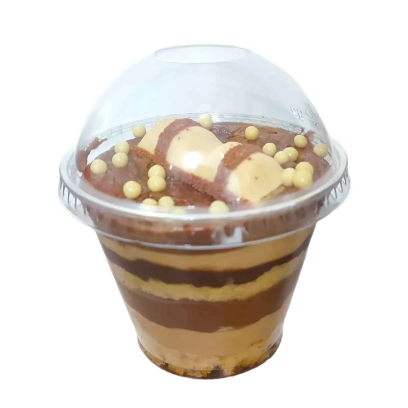 Bolo de baunilha, mousse de nutella, creme kinder bueno e Nutella