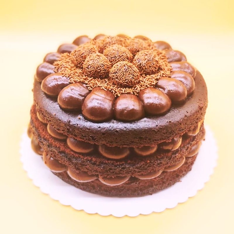 Naked cake de chocolate